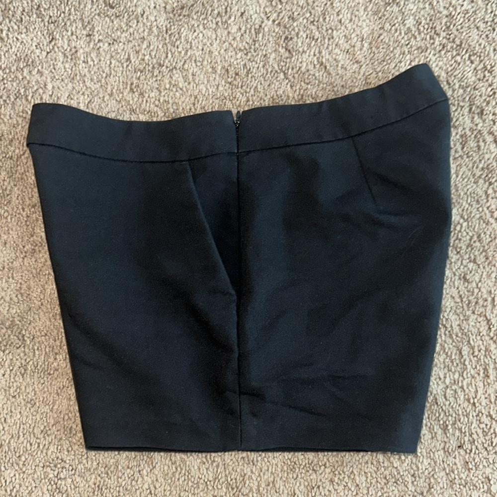 Express Shorts - Picture 3 of 5